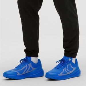 LuLuLemon Men's Beyondfeel Waterproof
Running Shoe size 8.5 Blue